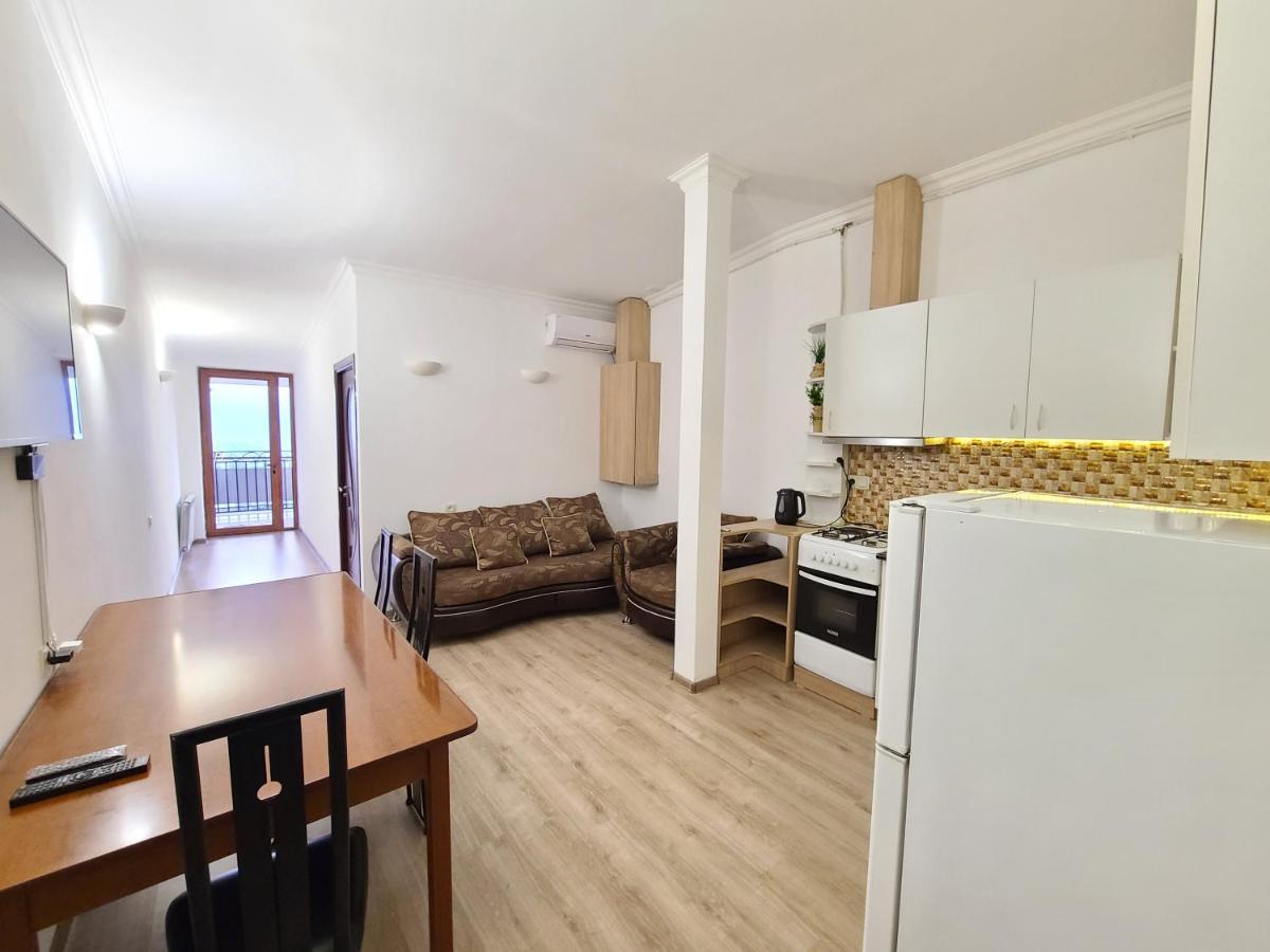 Flat With Balcony On Cascade Apartment Yerevan Exterior photo