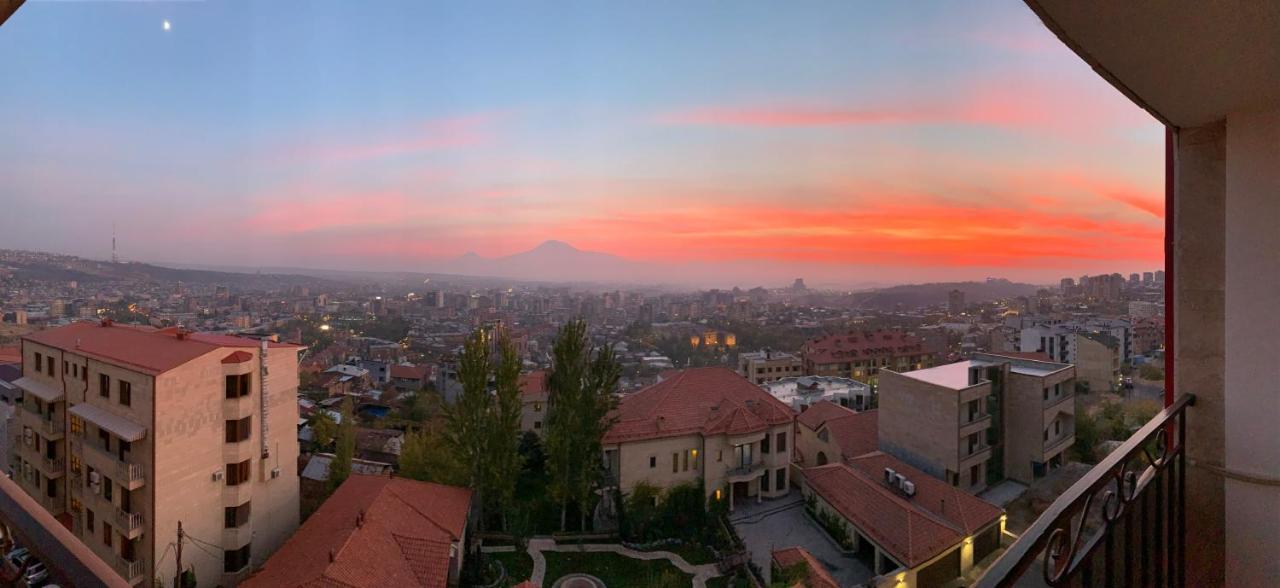 Flat With Balcony On Cascade Apartment Yerevan Exterior photo